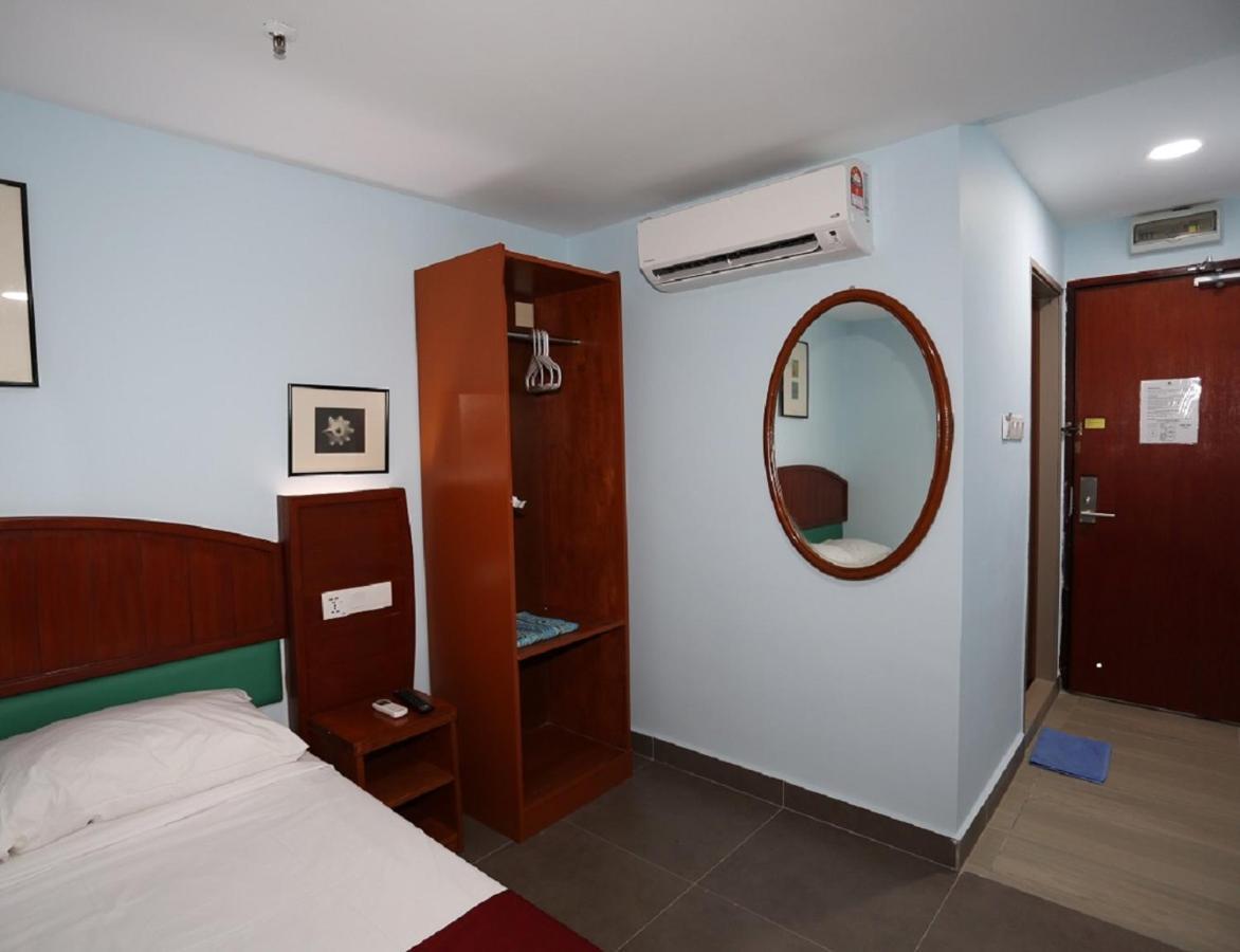 La Isra At Hotel 3*