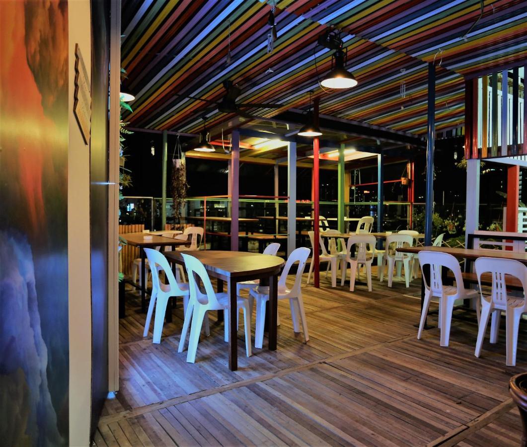 La Isra At Hotel 3*