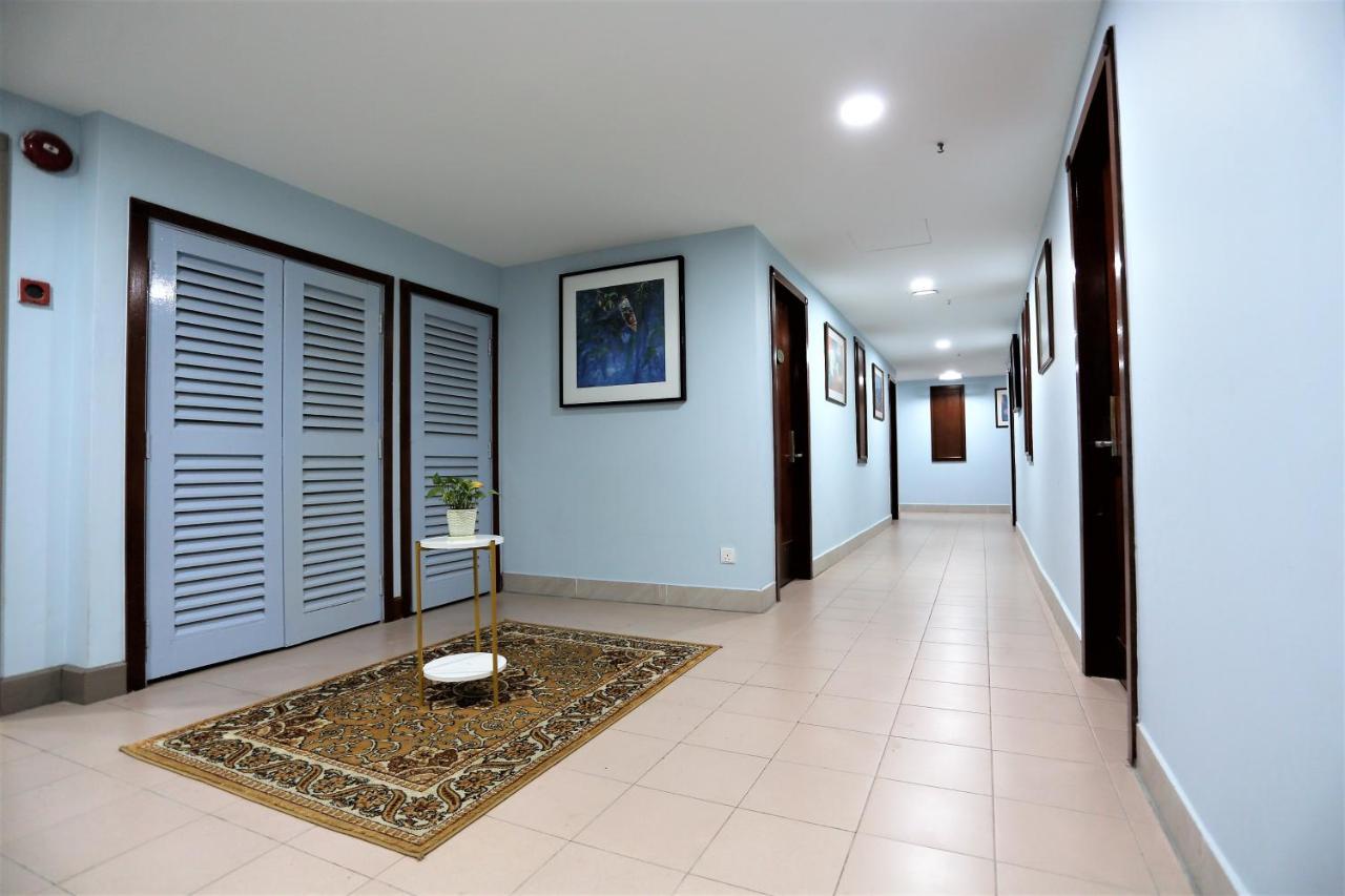 Hotel La Isra At 3*